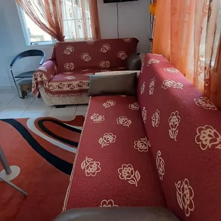 Casa vacanze με θεα το γαλαζιο τησ θαλασσασ Néa Ankhíalos